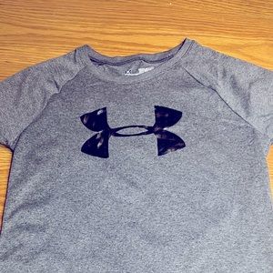 Gray under armor shirt